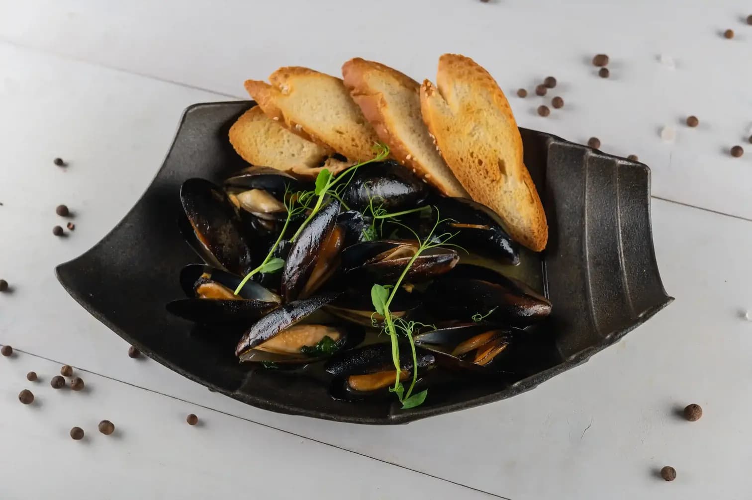 Мидии в створках в сливочном соусе