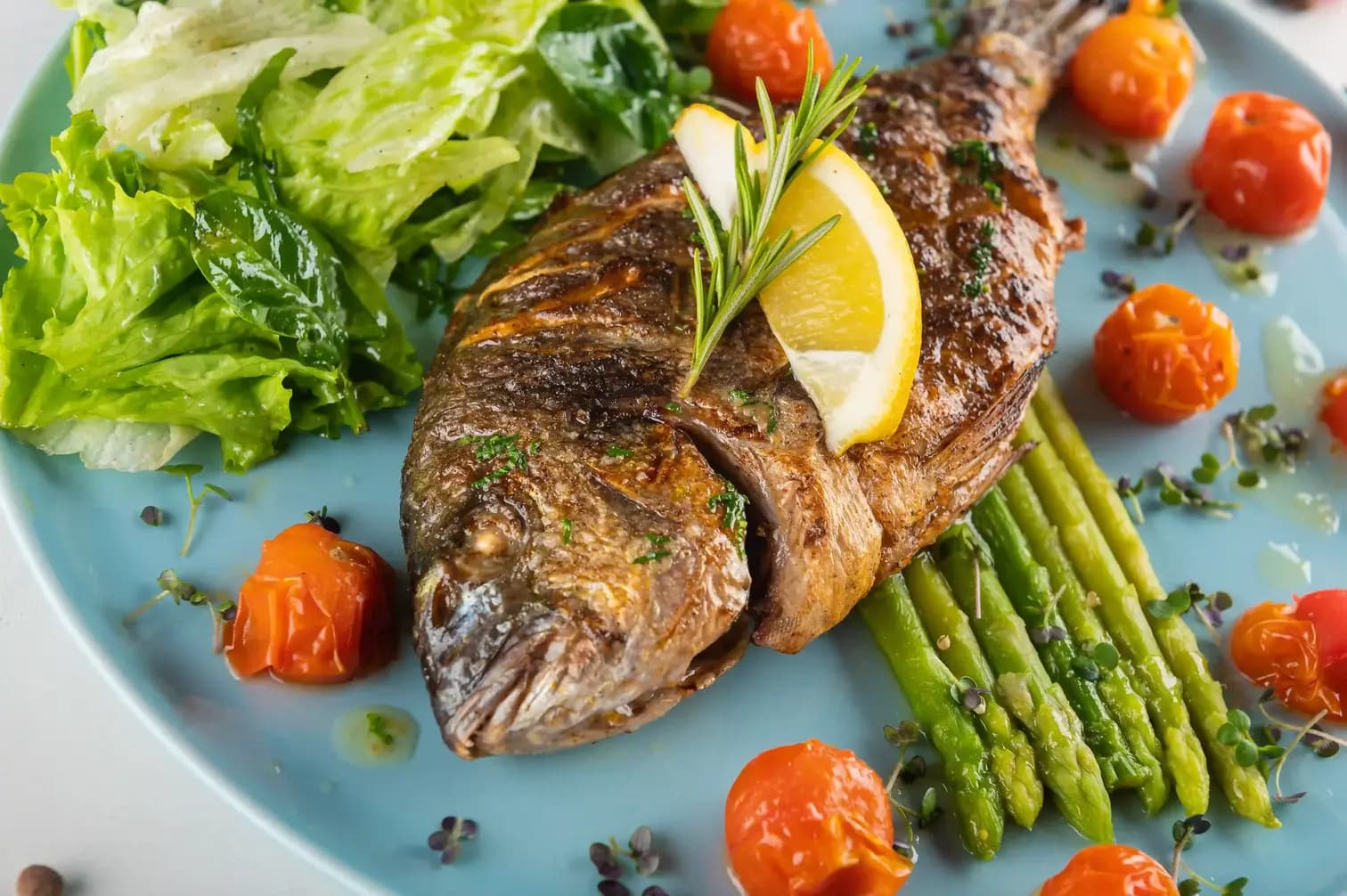 Дорадо на гриле с овощами