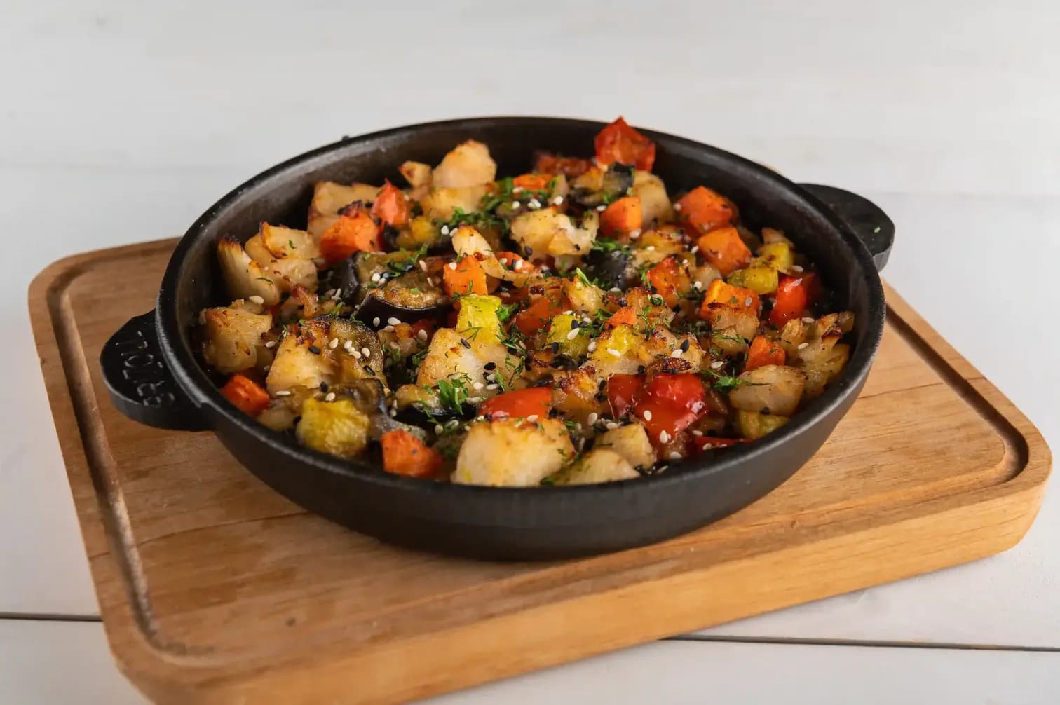 Судак с овощами