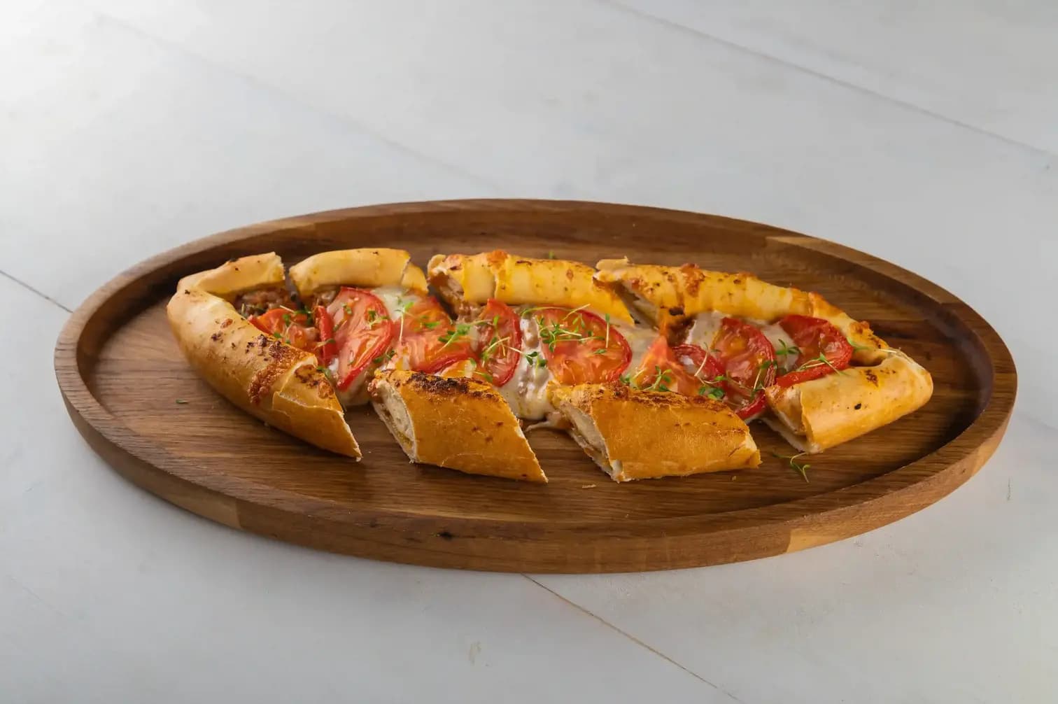 Пиде по-турецки с мясом и сыром