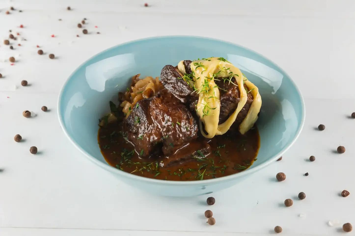 Говяжьи томленые ребра в красном вине