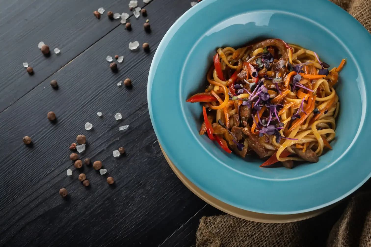 Удон со свининой и овощами